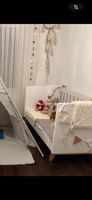 Pinolino Kinderbett weiss mit Holzfüssen in gutem Zustand