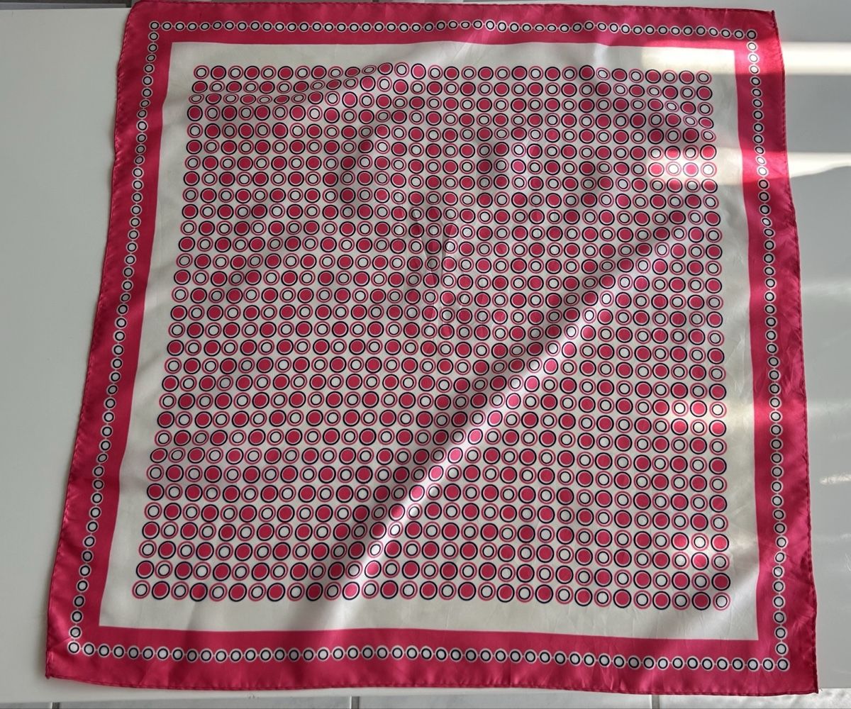 Foulards, Tücher & Schals: Square Scarf Pink White Circles Pattern – Neu (gemäss Beschreibung) aus Saland von ele_vc96