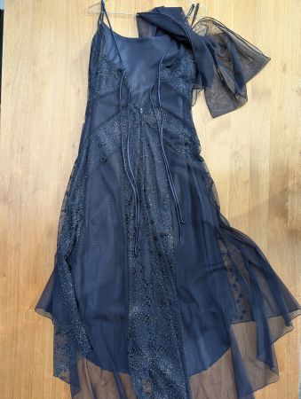Elegantes Abendkleid Gr. 38 mit Glitzerapplikation