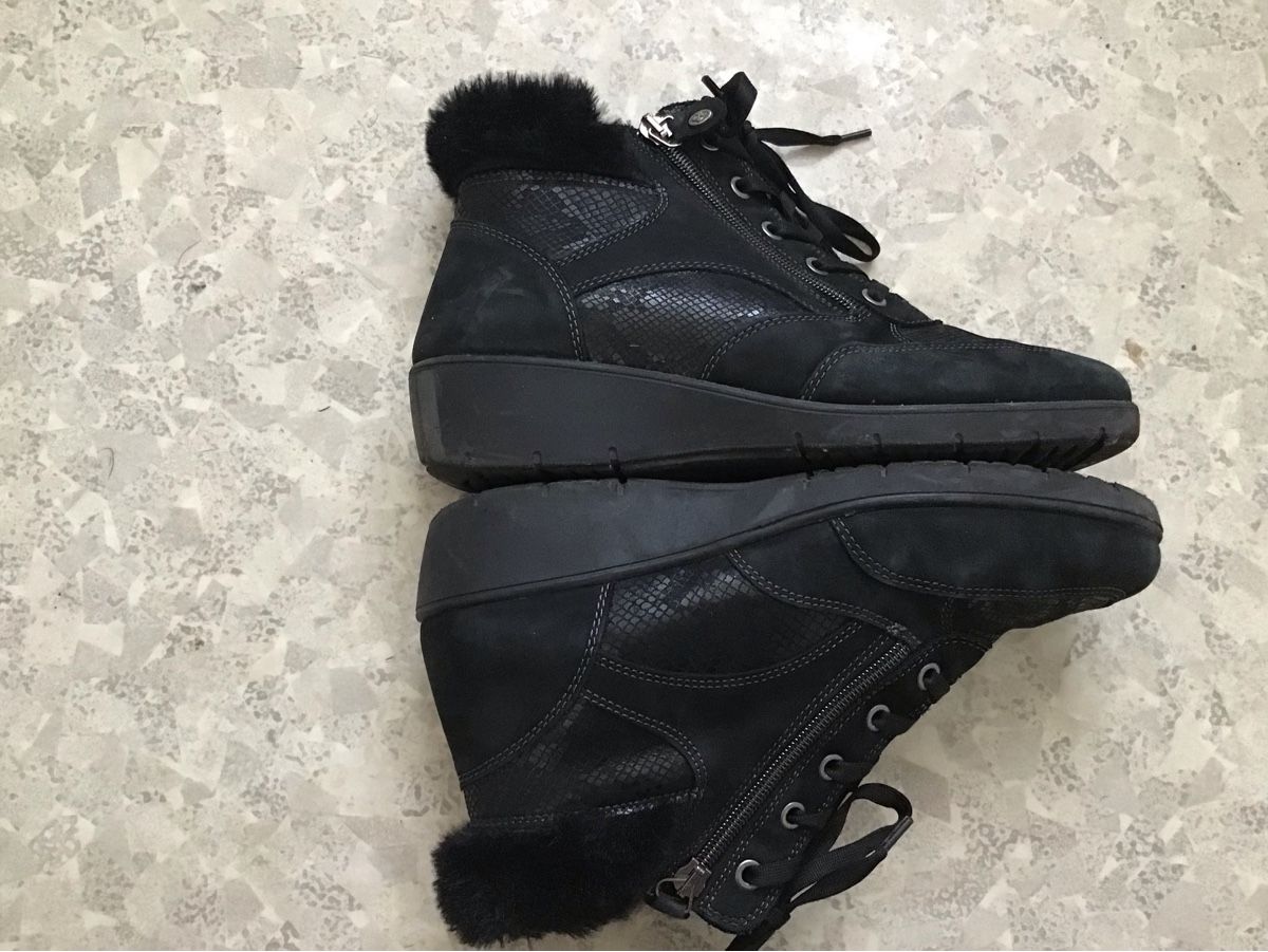 Chaussures femmes: Schwarze Schuhe Stiefeletten, Grösse 38, – D'occasion à Seuzach par Tureda