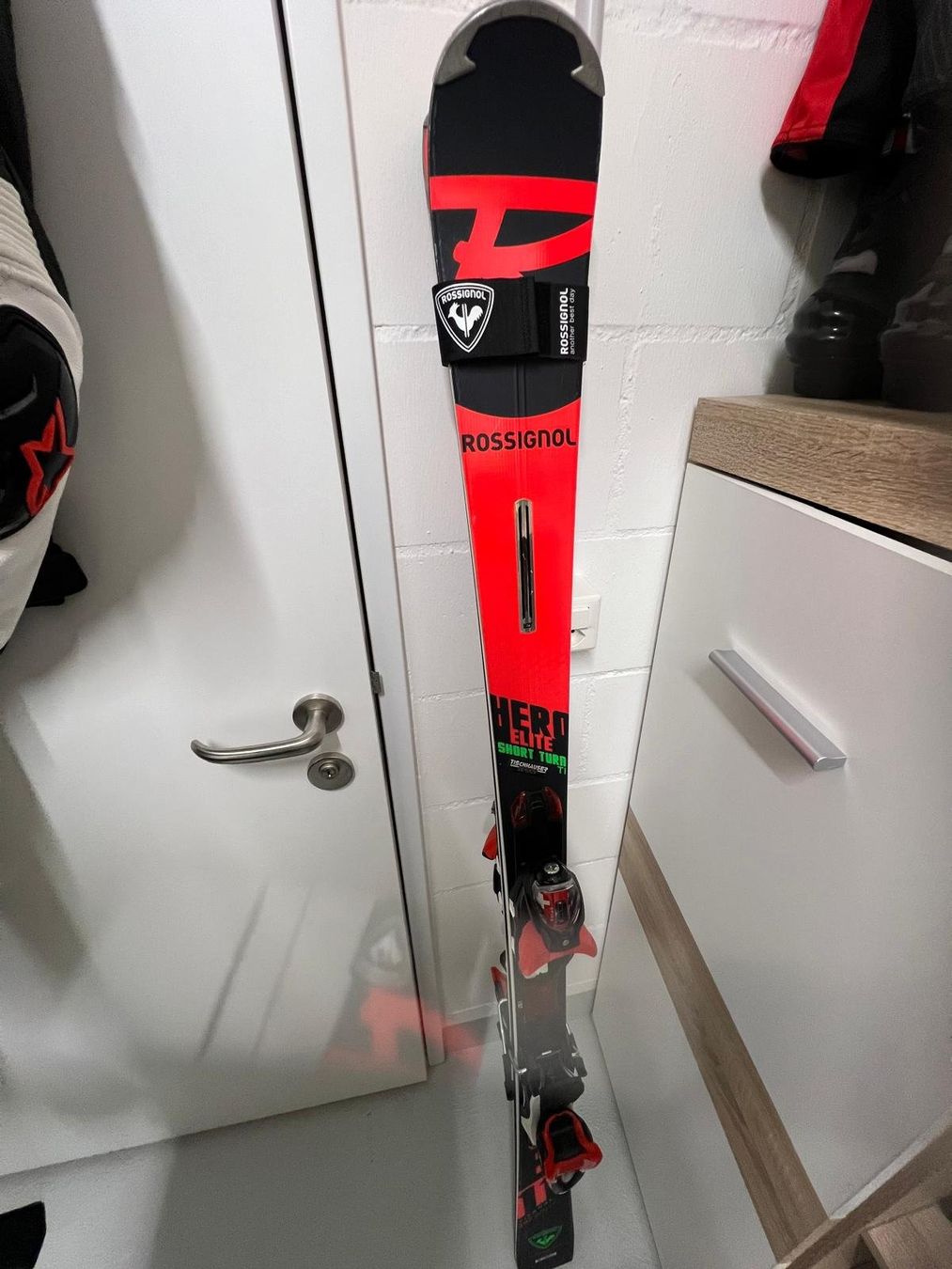 Rossignol Sci: Rossignol Hero Short Turn 157cm Ski – Usato da Bubendorf venduto da N4nd0