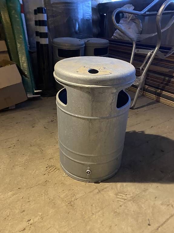 Cestini per rifiuti: Abfalleimer mit Aschenbecher – Usato da Giffers venduto da Mr.Dopeman 2