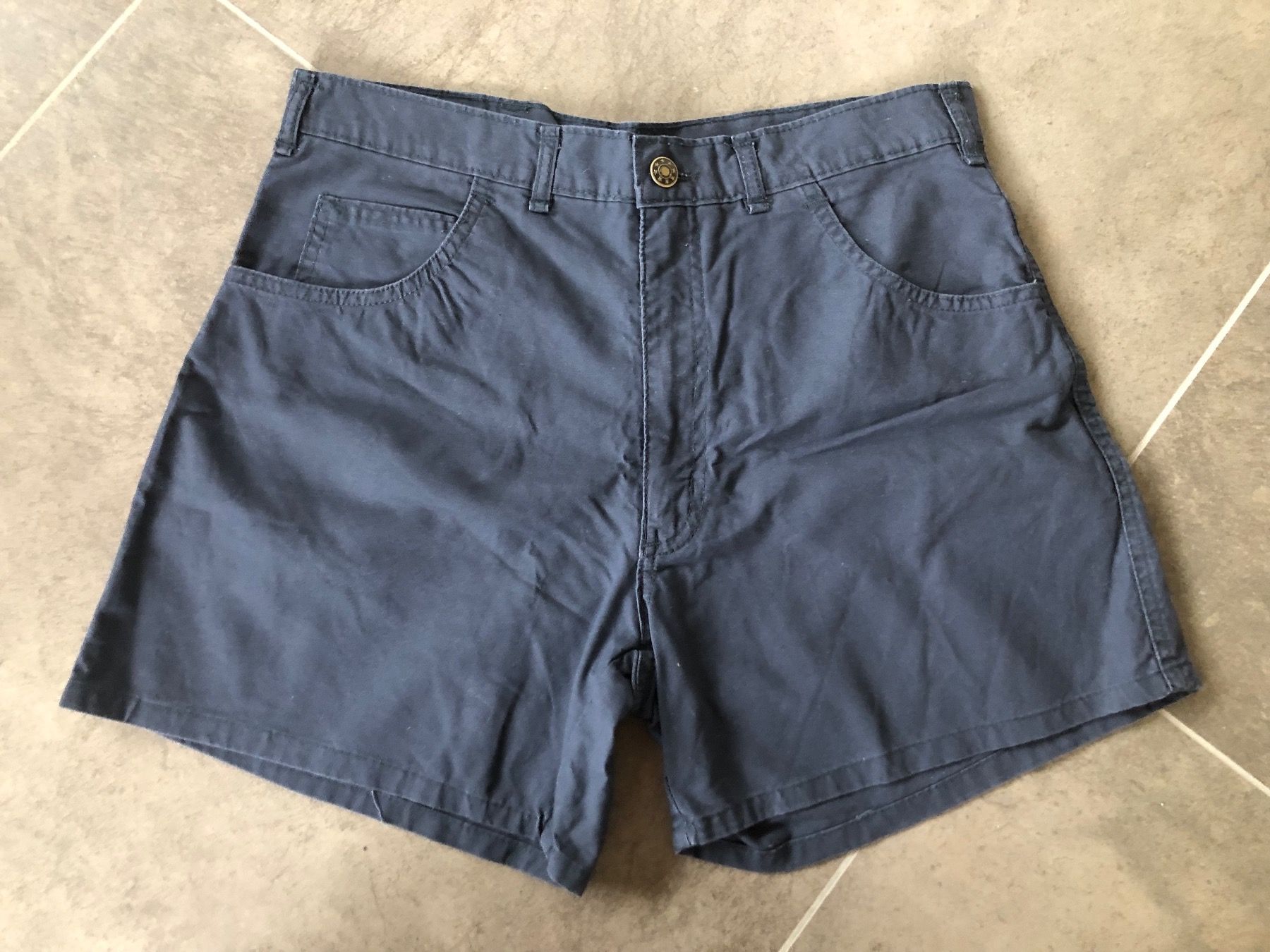 Pantaloni: Shorts, dunkelblau, Größe 48 – Usato da Kirchdorf AG venduto da Garten2020.
