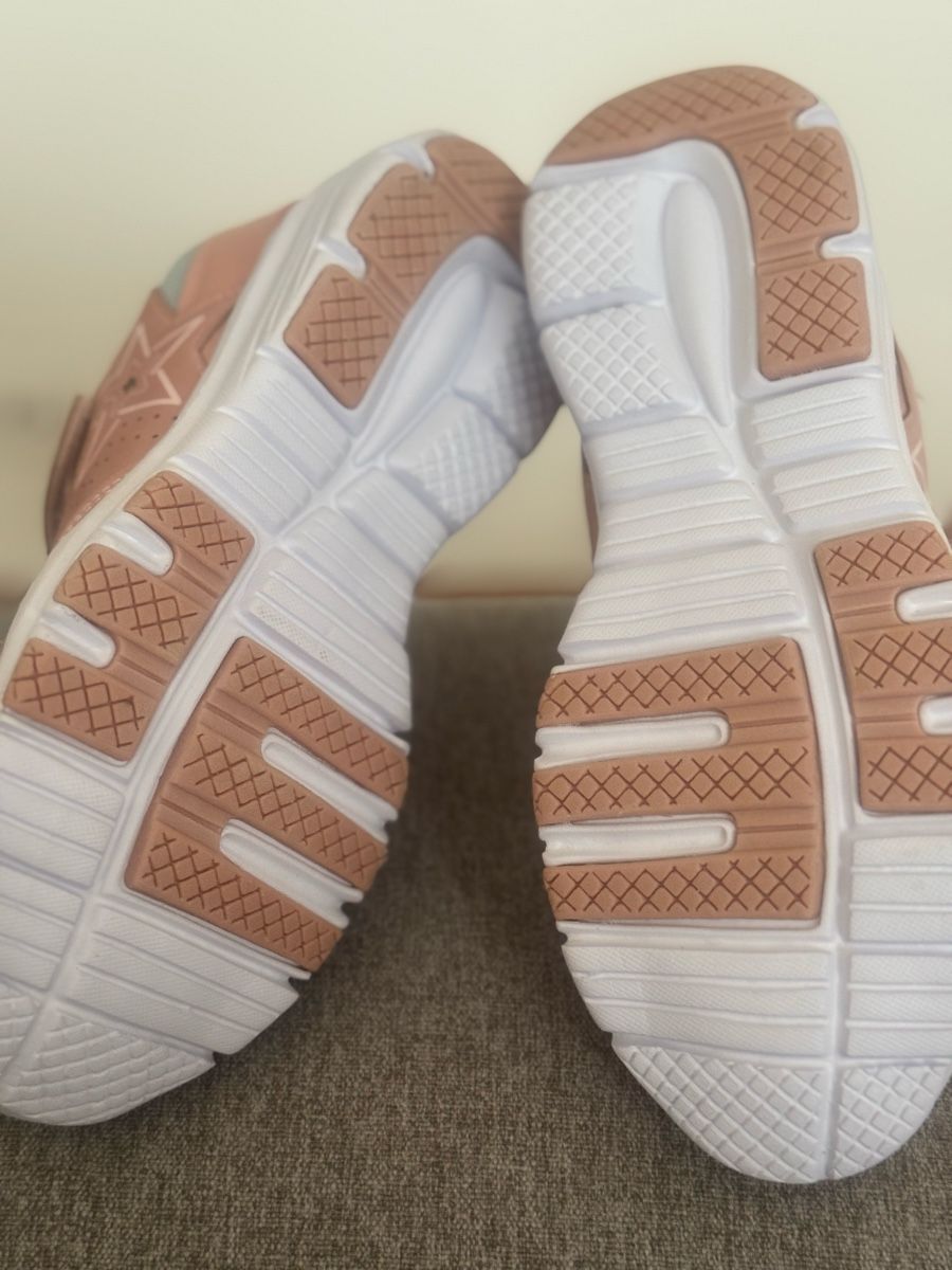 Scarpe per ragazze: Turnschuhe 34 – Nuovo (secondo la descrizione) da Schlieren venduto da Fam.Baumi 2