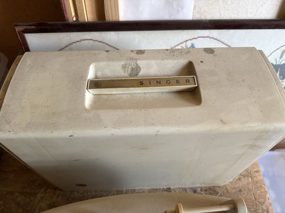 Singer Macchine da cucire: Sewing machine Singer 702 used condition with case – Usato da Neirivue venduto da naz_z28w 1