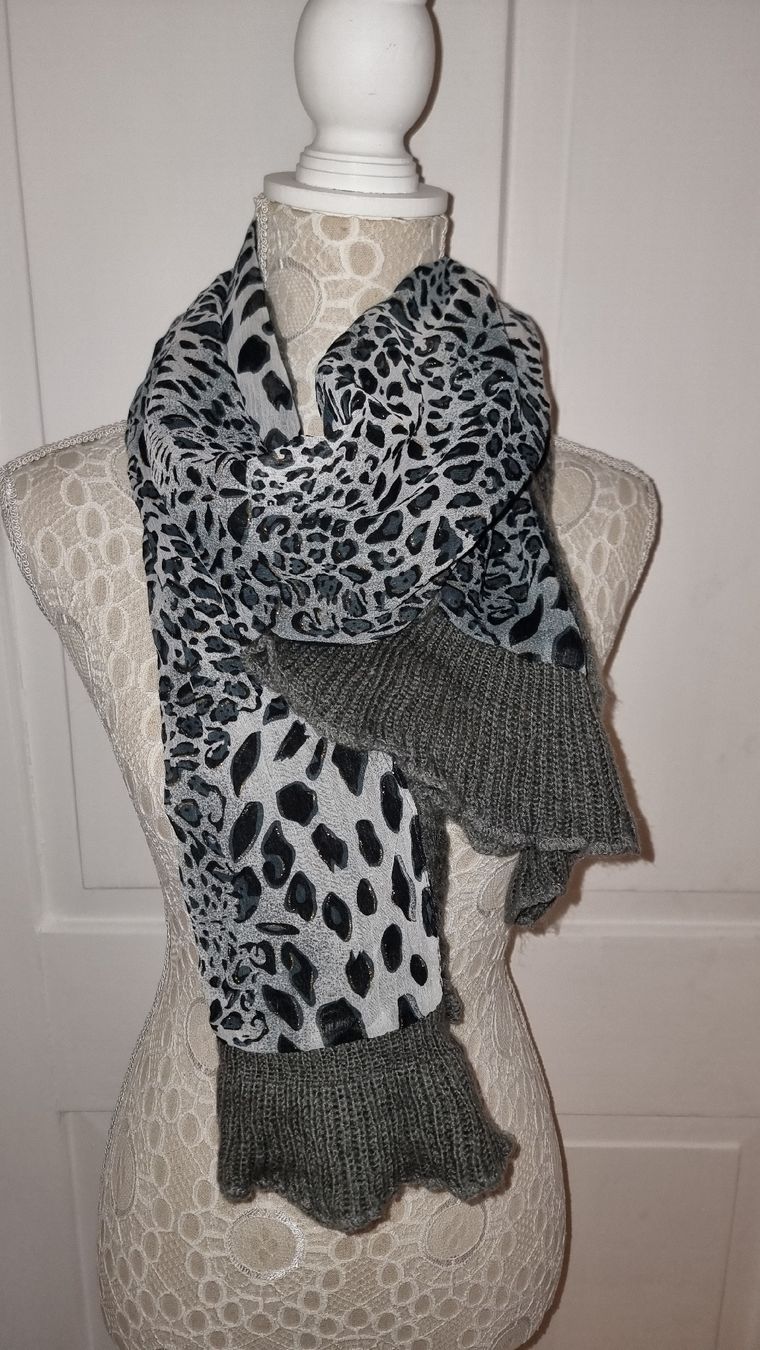 Foulard & Sciarpe: Schicker Leo-Schal mit Strick, Wolle Mix – Usato da Wigoltingen venduto da Zuckerfee84