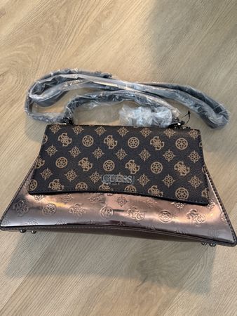Guess Handtasche Schultertasche neu mit Etikett — elegant im