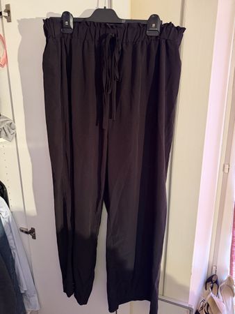 Schwarze Culotte Hose Gr. XL mit Gummizug und Kordel, leicht
