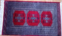 Echter, roter, handgeknüpfter Teppich