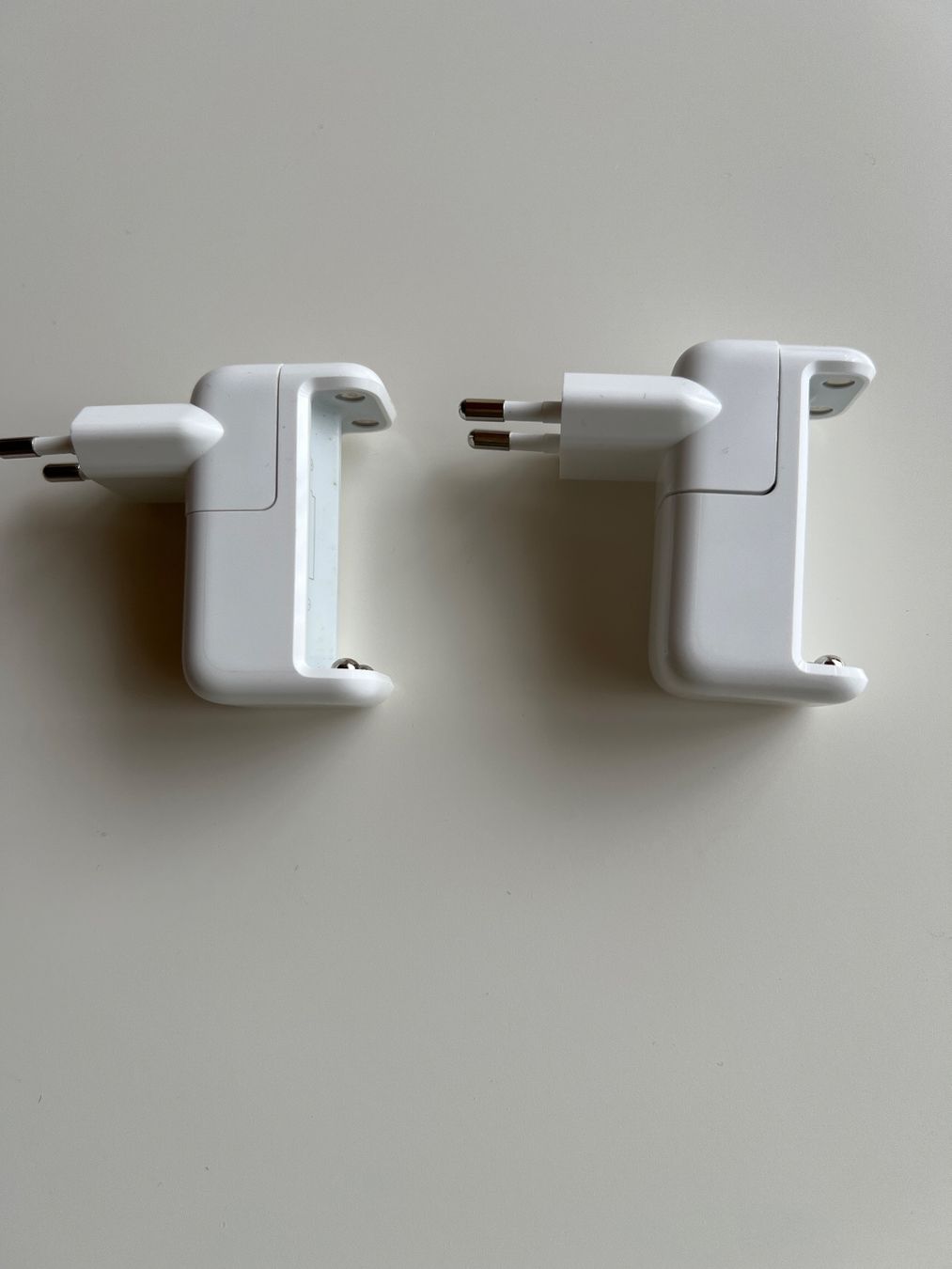 Apple Caricabatterie: 2 Apple Batterie Ladegerät – Usato da Chur venduto da van_hnc6 1