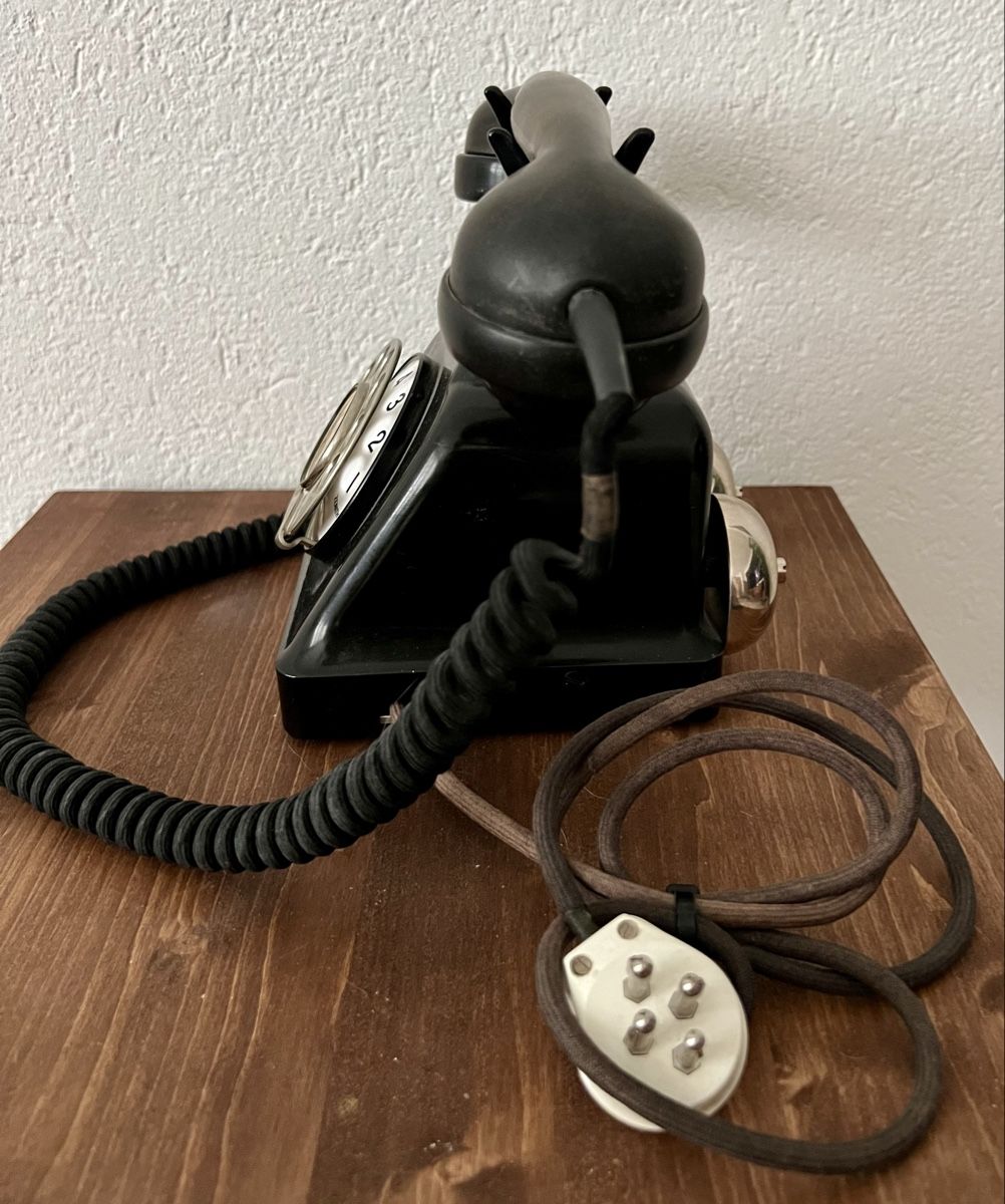 Telefoni: Altes Bakalit Wählscheiben Telefon Schwarz   – Usato da Hunzenschwil venduto da Madachica 2
