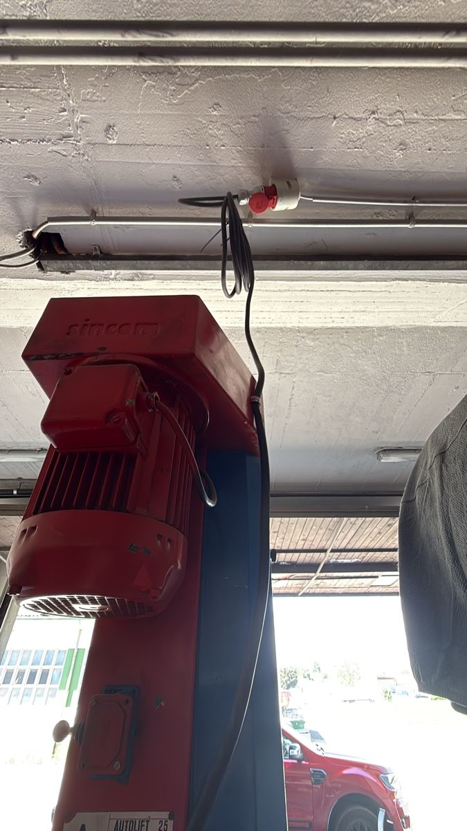 Ponts élévateurs & Crics: Autolift 2 Säulen – D'occasion à Wettingen par Redarrow 5
