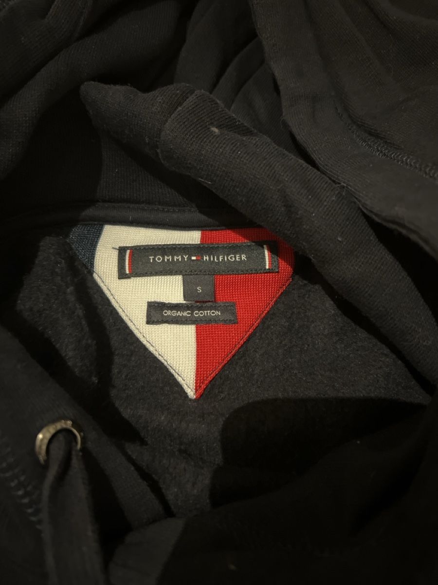 Tommy Hilfiger Pullover & Sweatshirts: Tommy Hilfiger Kapuzenpullover dunkelblau – Gebraucht aus Olten von isaschmid11 2
