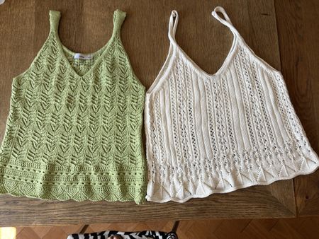2 gestrickte Tops aus Baumwolle