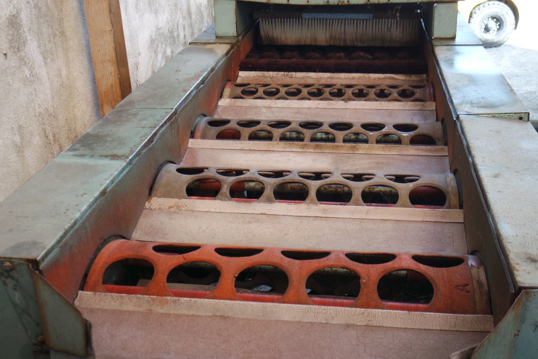 Tutte le macchine: CALIBREUSE / BROSSEUSE  À TOMATES – Usato da Avenches venduto da Brocadou 2