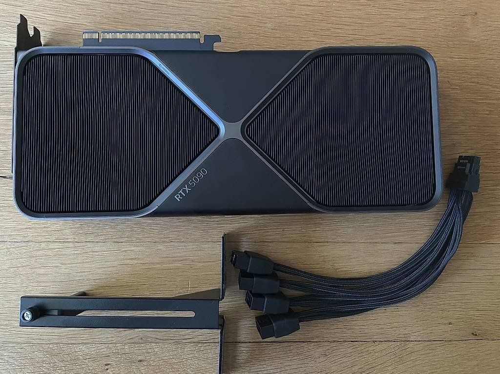 Nvidia Grafikkarten: NVIDIA GeForce RTX 5090 Founders Edition – Gebraucht aus St. Gallen von Cosmo4 2