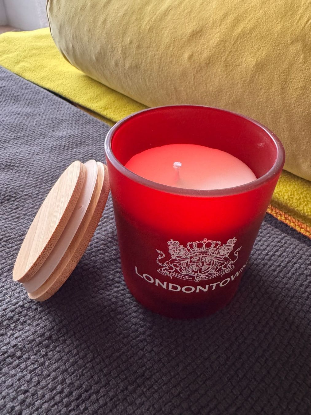 Kerzen: Duftkerze von Londontown 'berry' – Neu und originalverpackt aus Zürich von Lionsands 2