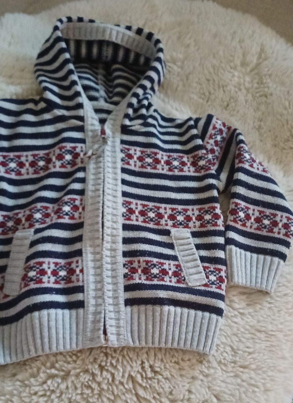 Only Jacken & Mäntel: Strickjacke mit Kapuze, Grösse 86, – Gebraucht aus Riniken von Lessy-