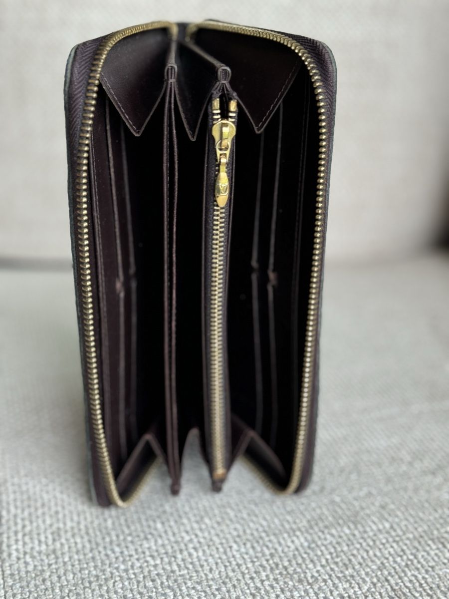 Louis Vuitton Portamonete: Louis Vuitton Zippy Amarante Wallet – Usato da Villars-sur-Glâne venduto da Sunshine-8 8