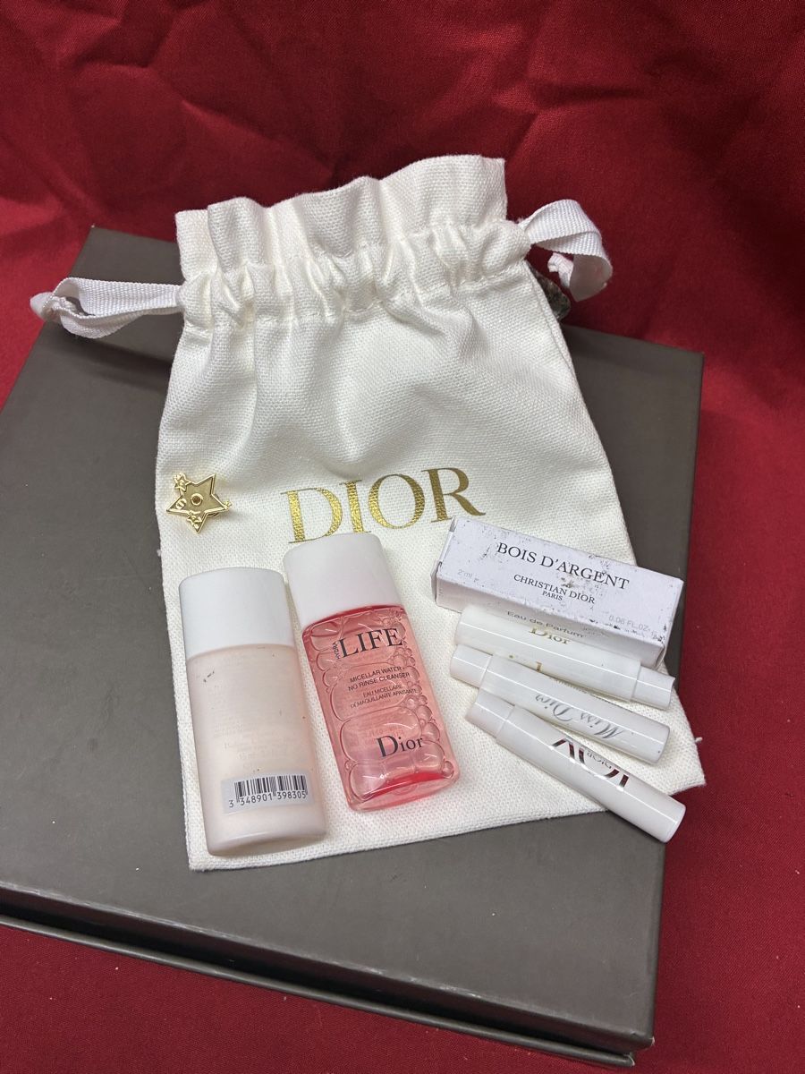 Dior Cura del viso: Dior Kosmetik-Set:  Pin, 2 Proben und Parfumüsterli - neu! – Nuovo e nell'imballaggio originale da Niederglatt ZH venduto da karinso 2
