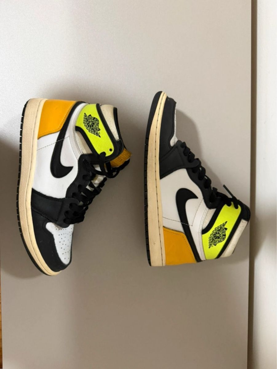 Jordan Scarpe da uomo: jordan 1 retro high white black volt university gold  – Usato da Vich venduto da yva_pgr7 1