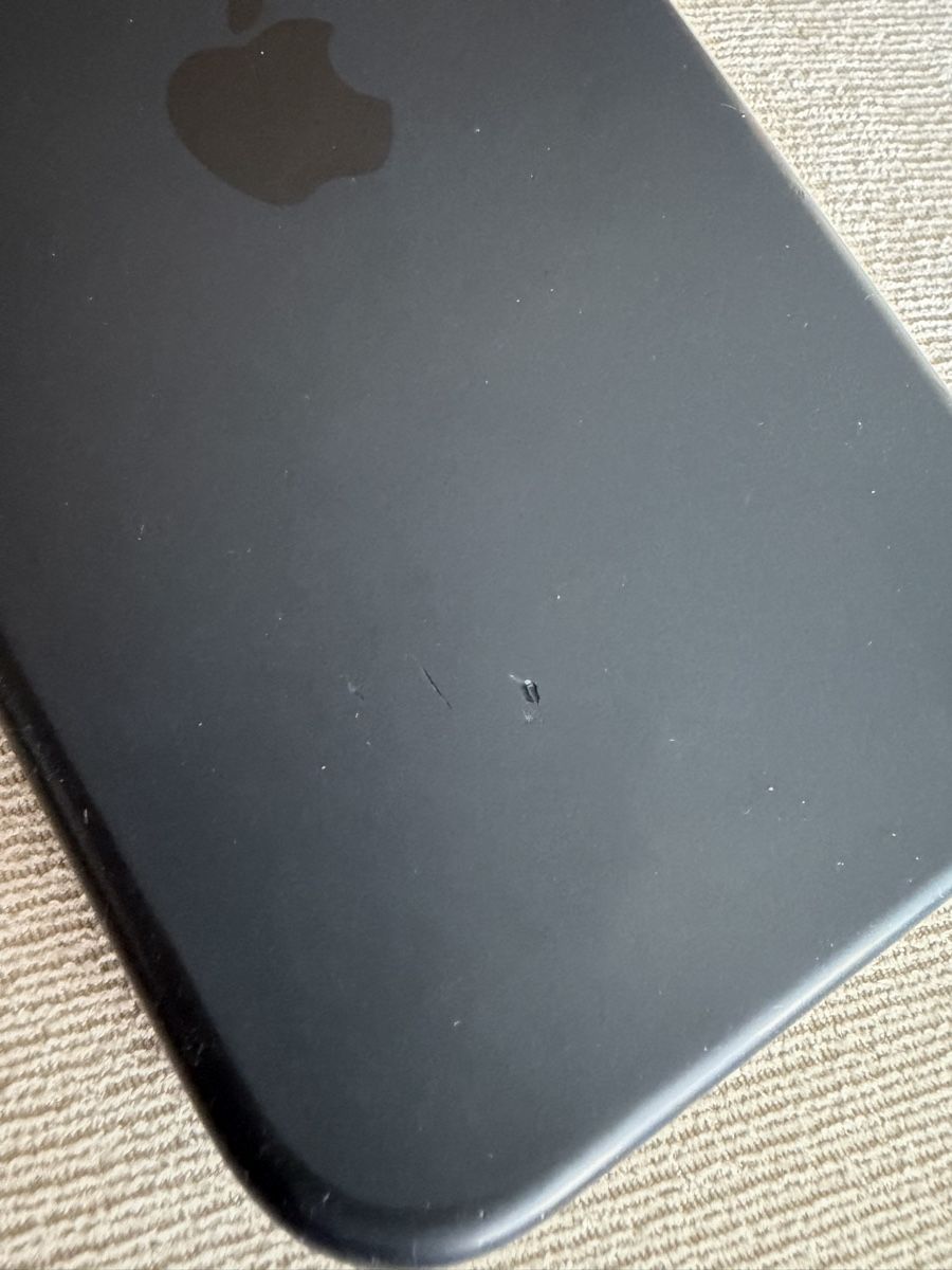 Apple Cover & Protezioni schermo: iPhone 17 MagSafe Silikon Case Hülle - Schwarz – Usato da Zürich venduto da Dani.M6 2