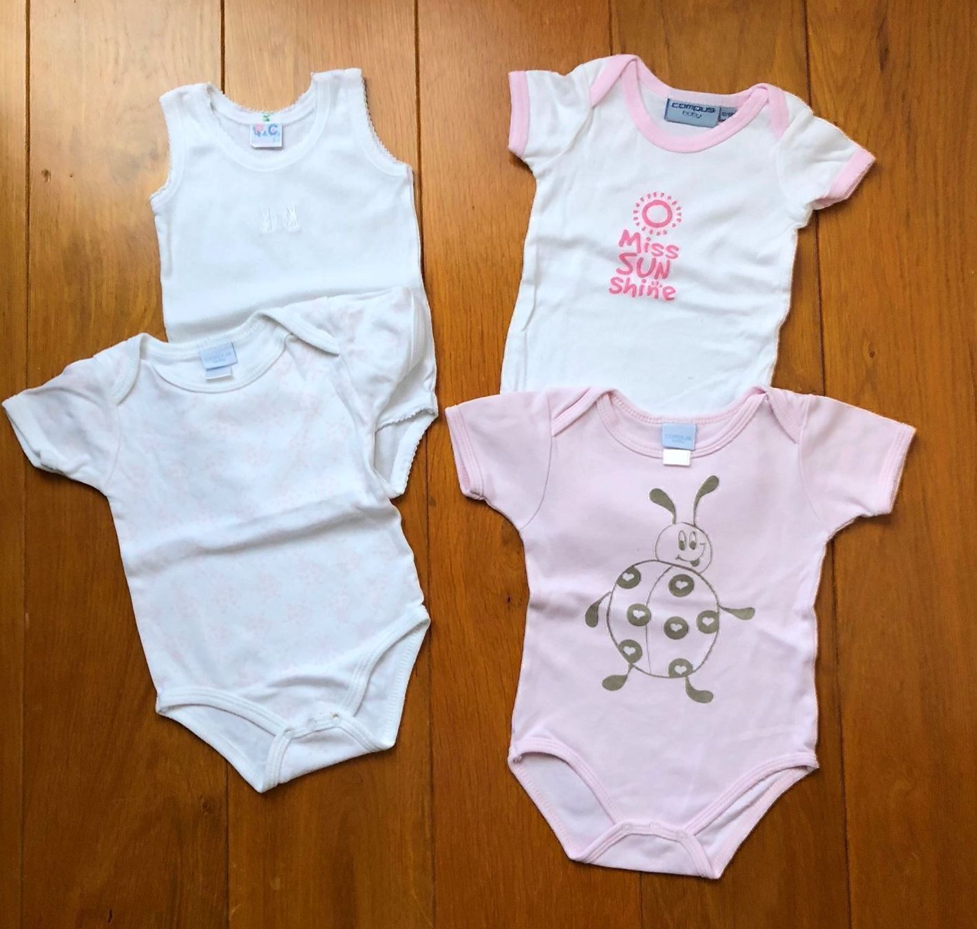 Biancheria intima: Set Lot Bodys 62/68 – Usato da Athenaz (Avusy) venduto da cyrano476