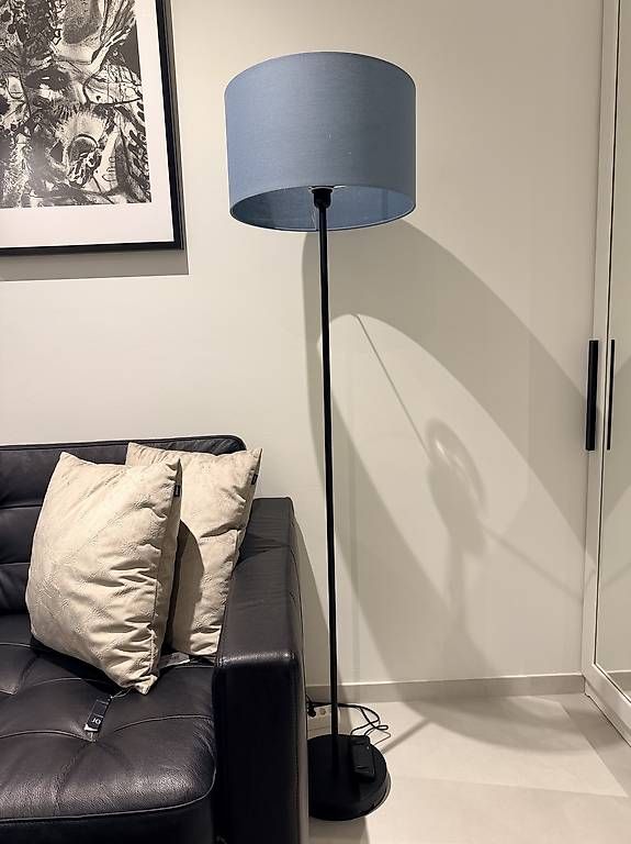 Cuscini: 3 Lampen, 5 Übertopfe, 3 Dekorkissen blau – Usato da Wettingen venduto da Dobleday