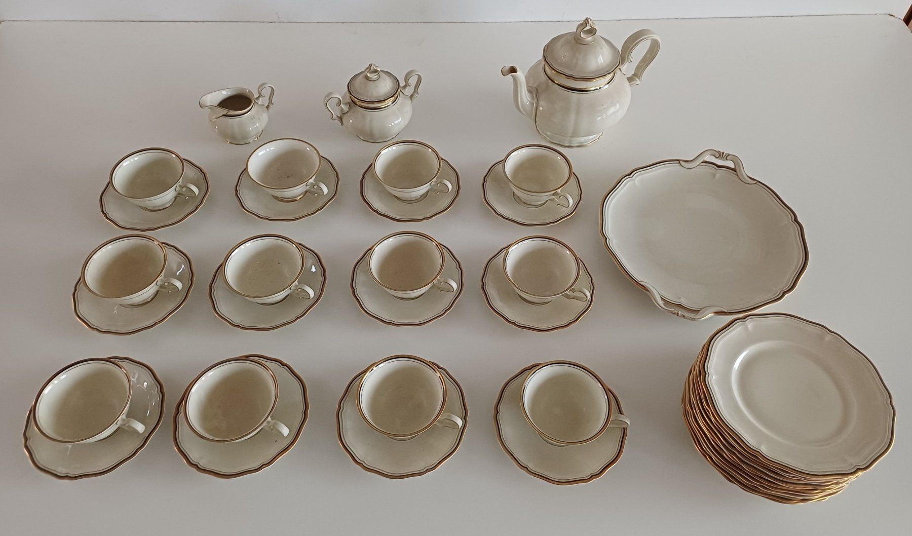Set di piatti: Teeservice Rosenthal – Usato da Bern venduto da gephard