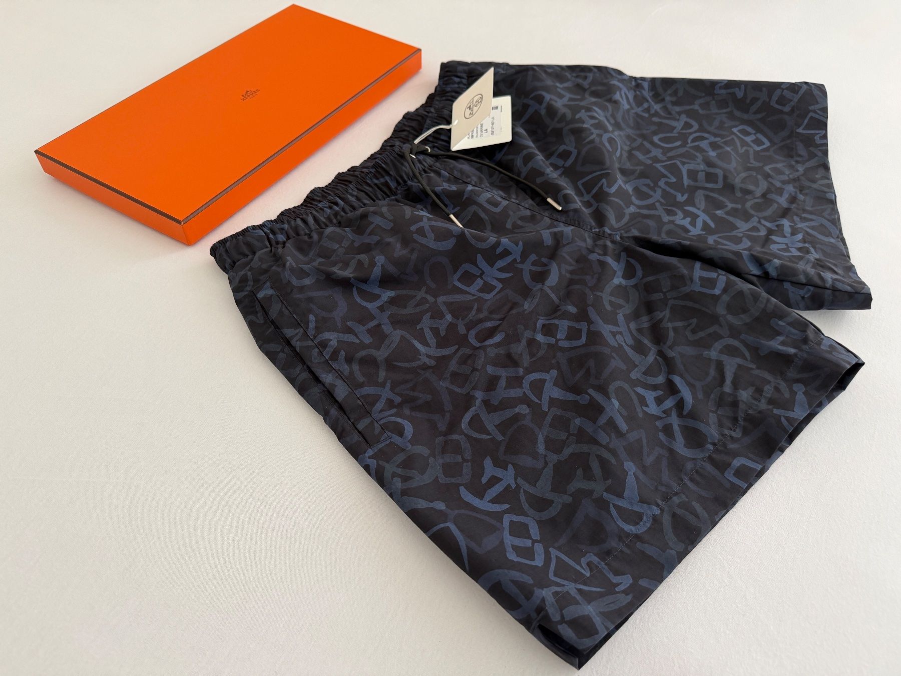 Hermès Badehosen: Hermès Badehose Imprime Calligraphie Equestre – Neu und originalverpackt aus Pfäffikon SZ von Redwulf34 2