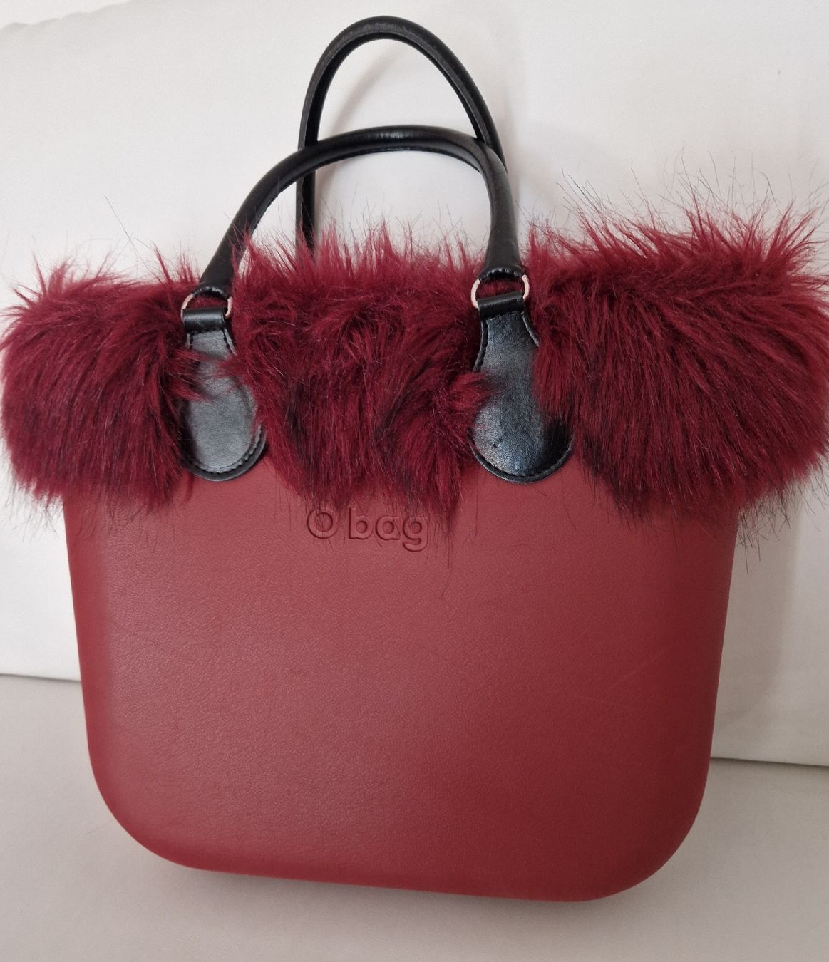 Obag Borse da donna: O Bag bordeaux con bordo pelliccia – Usato da Arbedo venduto da Gyn 1