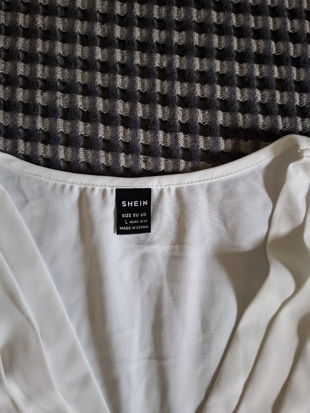 Shein Top: Top blanc classe – Usato da Ebikon venduto da Jayjay60123027 2