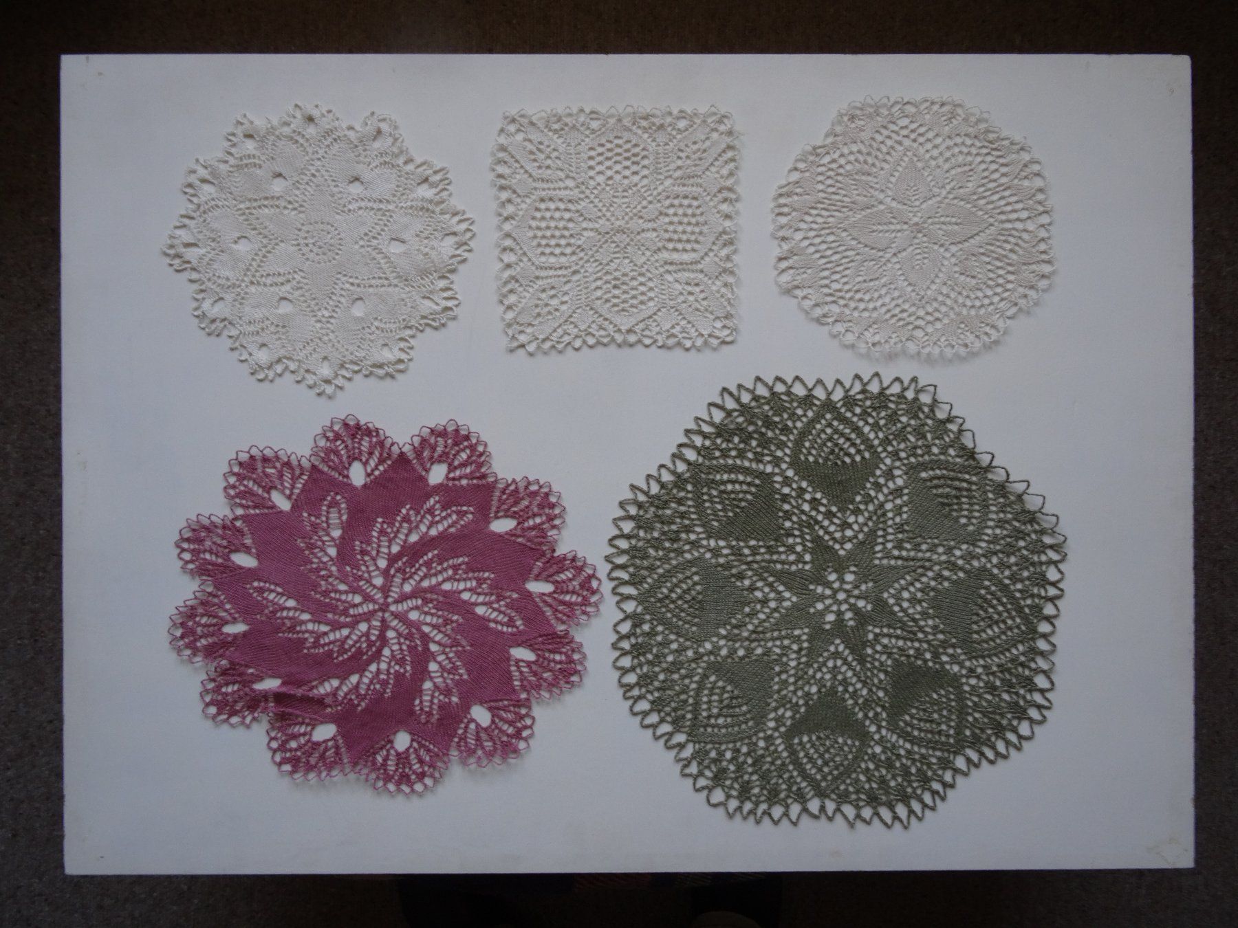 Tutte le decorazioni: Sammlung Kunststricken / Kunststrick-Decken / Handarbeit – Usato da Zimmerwald venduto da ver_69wh 4