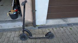 Stylischer Roller zu verkaufen.