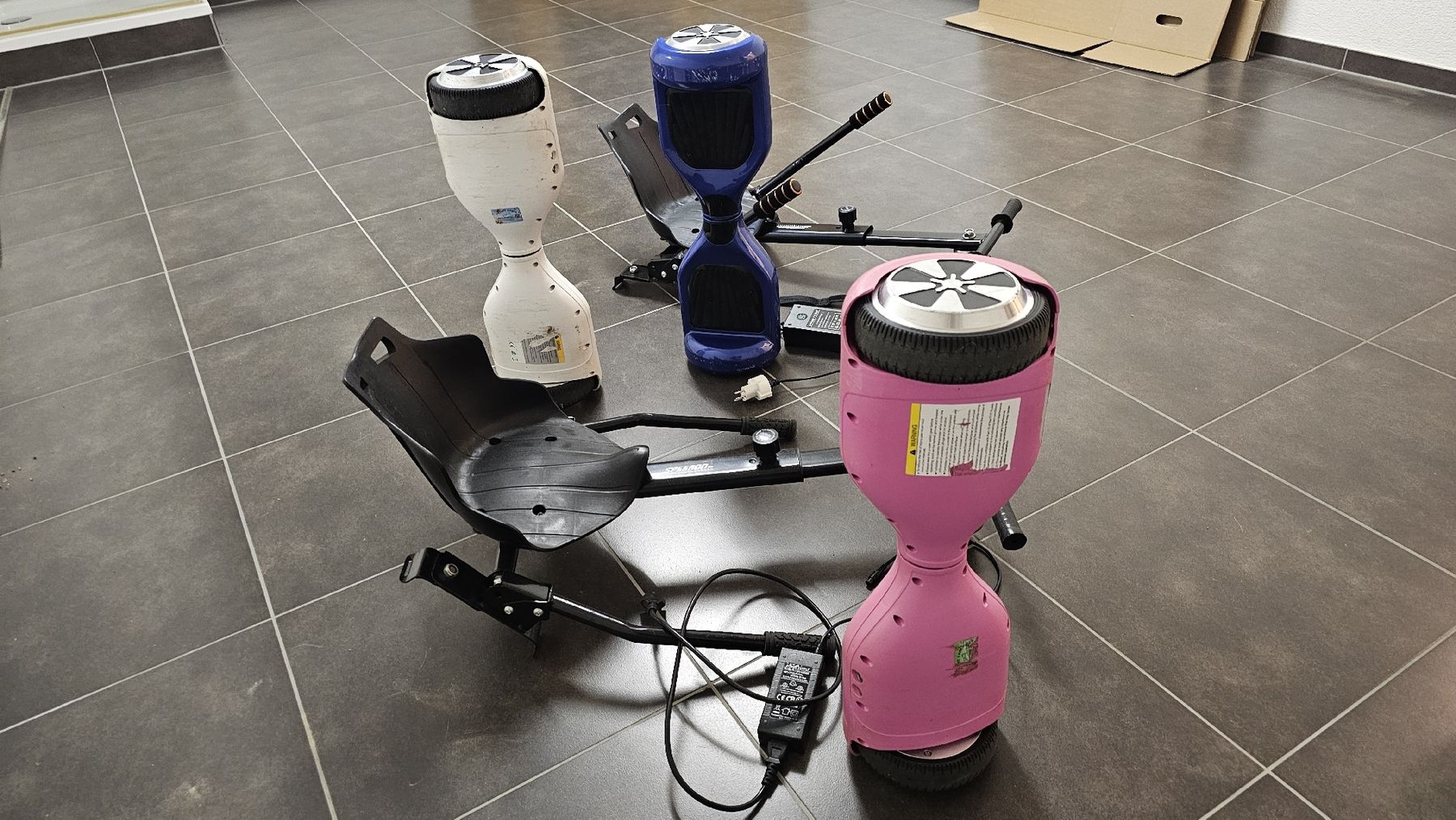Hoverboard: 3 Hoverboards mit 2 Karts diverse Farben gebraucht – Usato da Oberbuchsiten venduto da Donald_Duck313 3