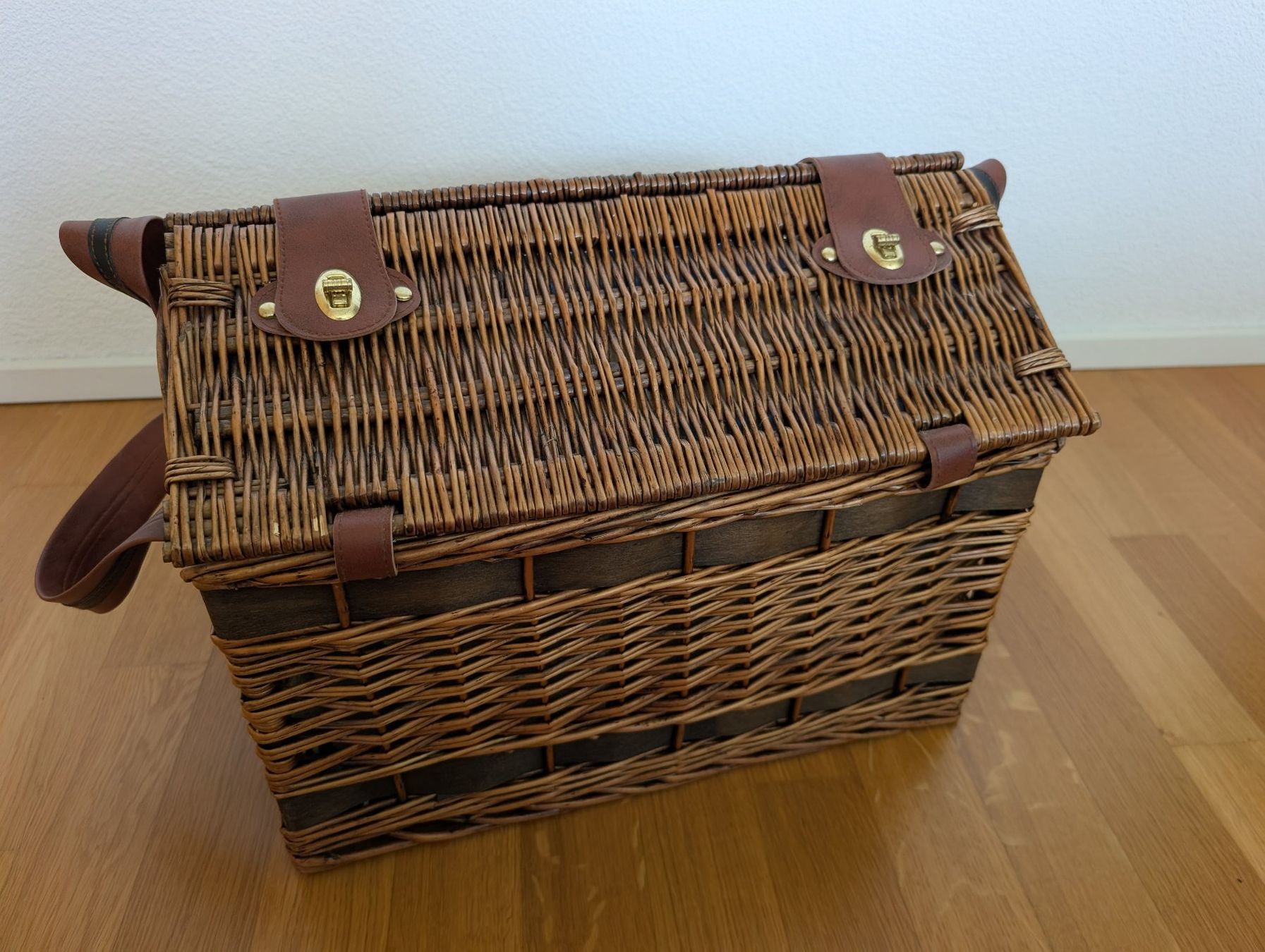 Autres articles pour la maison: Holz Picknick Korb – D'occasion à Unterengstringen par pal_8p2b 5