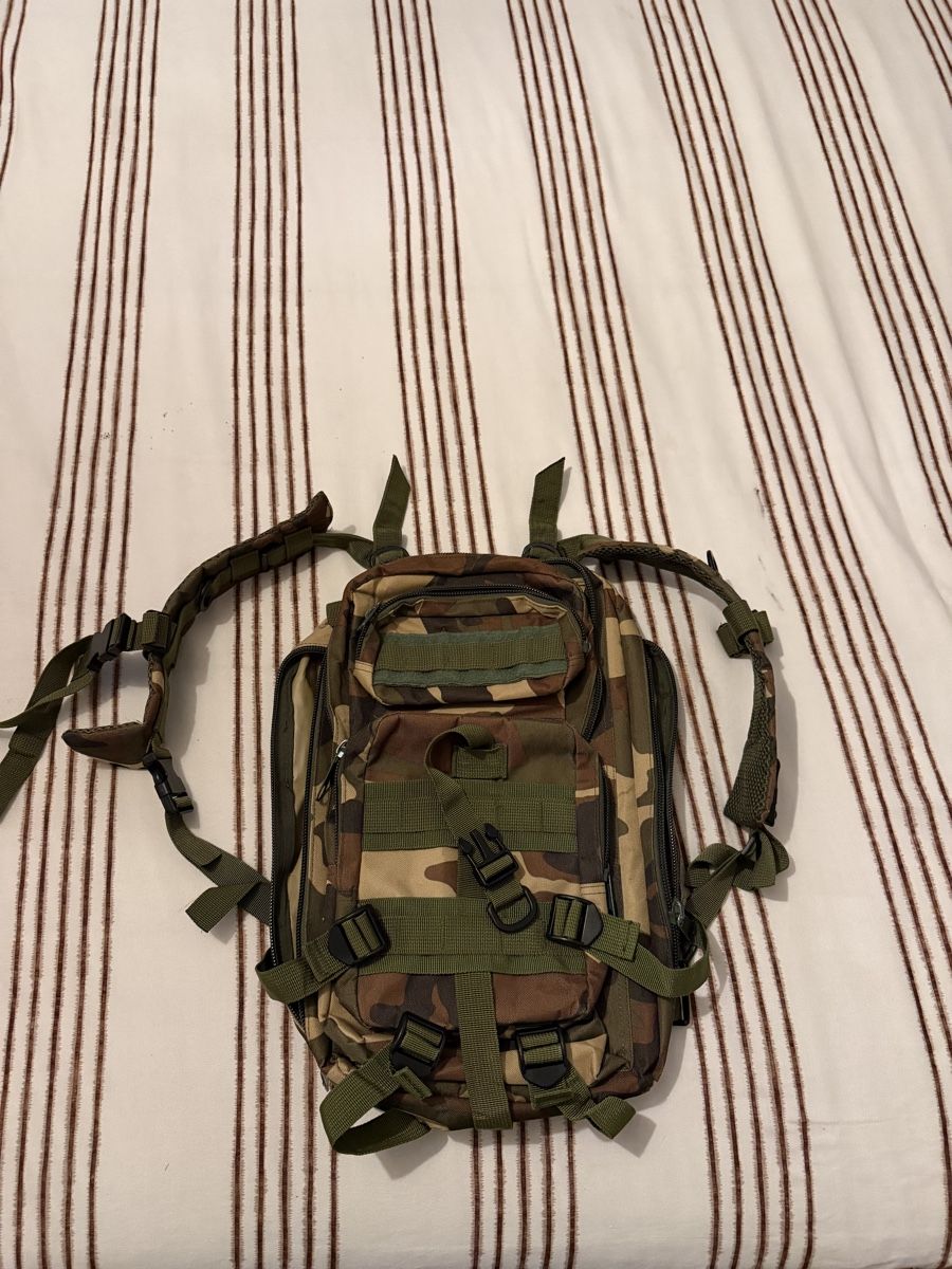 Zaini: Sac a dos militaire – Usato da La chaux de fonds venduto da ri__5z6r