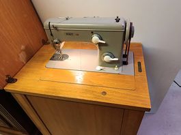 PFAFF 260 Vintage Nächmaschine mit original Holzschrank