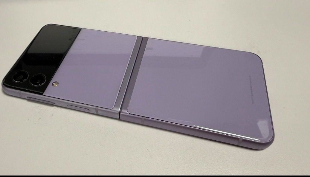 Samsung Telefoni cellulari / Smartphones: Samsung Galaxy Flip3 256GB – Usato da Zeihen venduto da My5tery