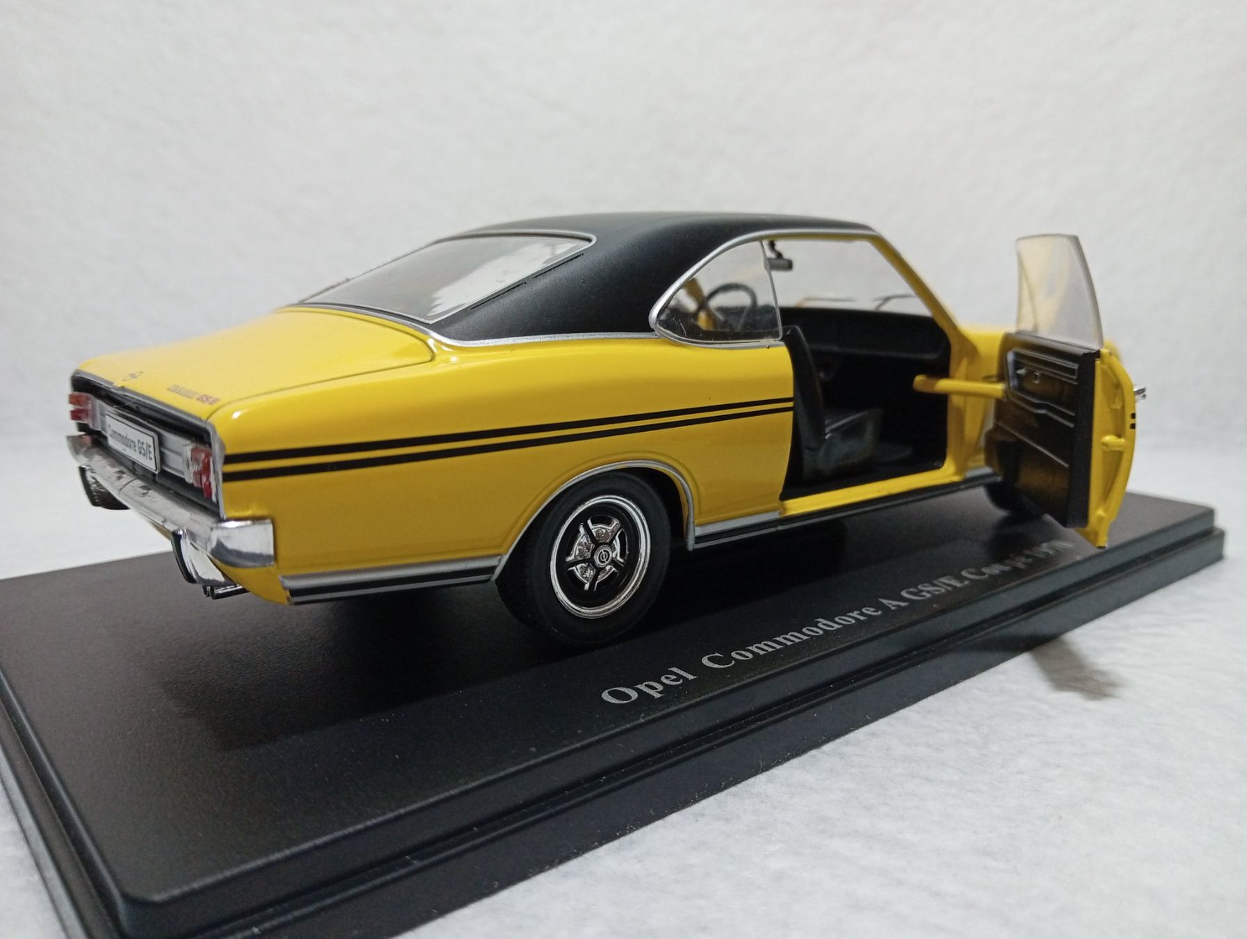 Opel Modellini d'auto: Opel Commodore A GS/E Coupe 1970 – Usato da Huttwil venduto da Secondtrain 5