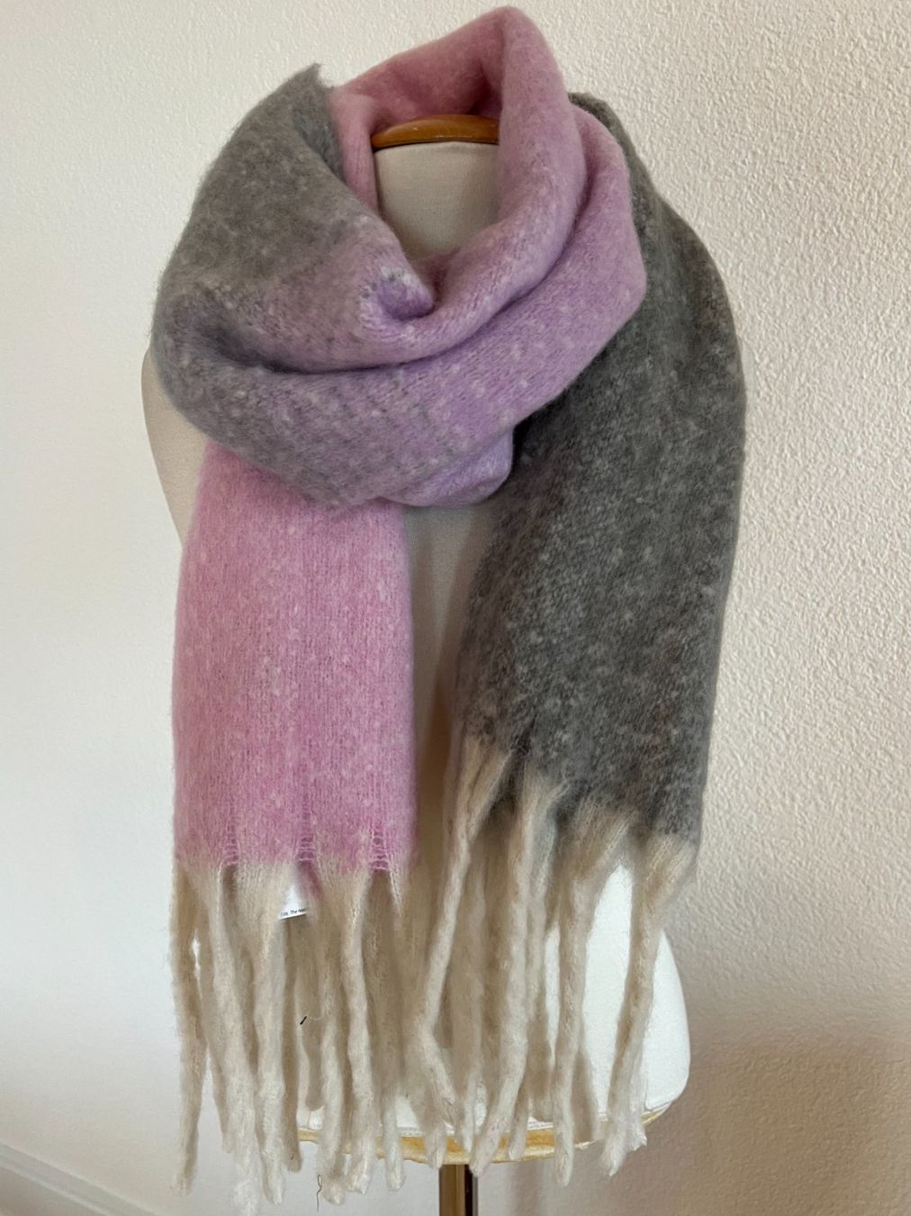 Foulard & Sciarpe: YEHWANG Schal, Grau/Rosa, NEU – Nuovo (secondo la descrizione) da Worb venduto da farben20zauber