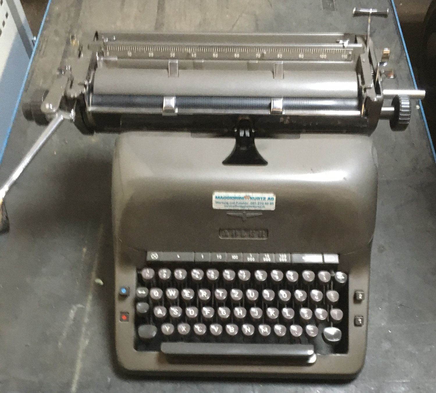 Adler Macchine da scrivere: Adler - Schreibmaschine – Difettoso da Riehen venduto da Albi2010