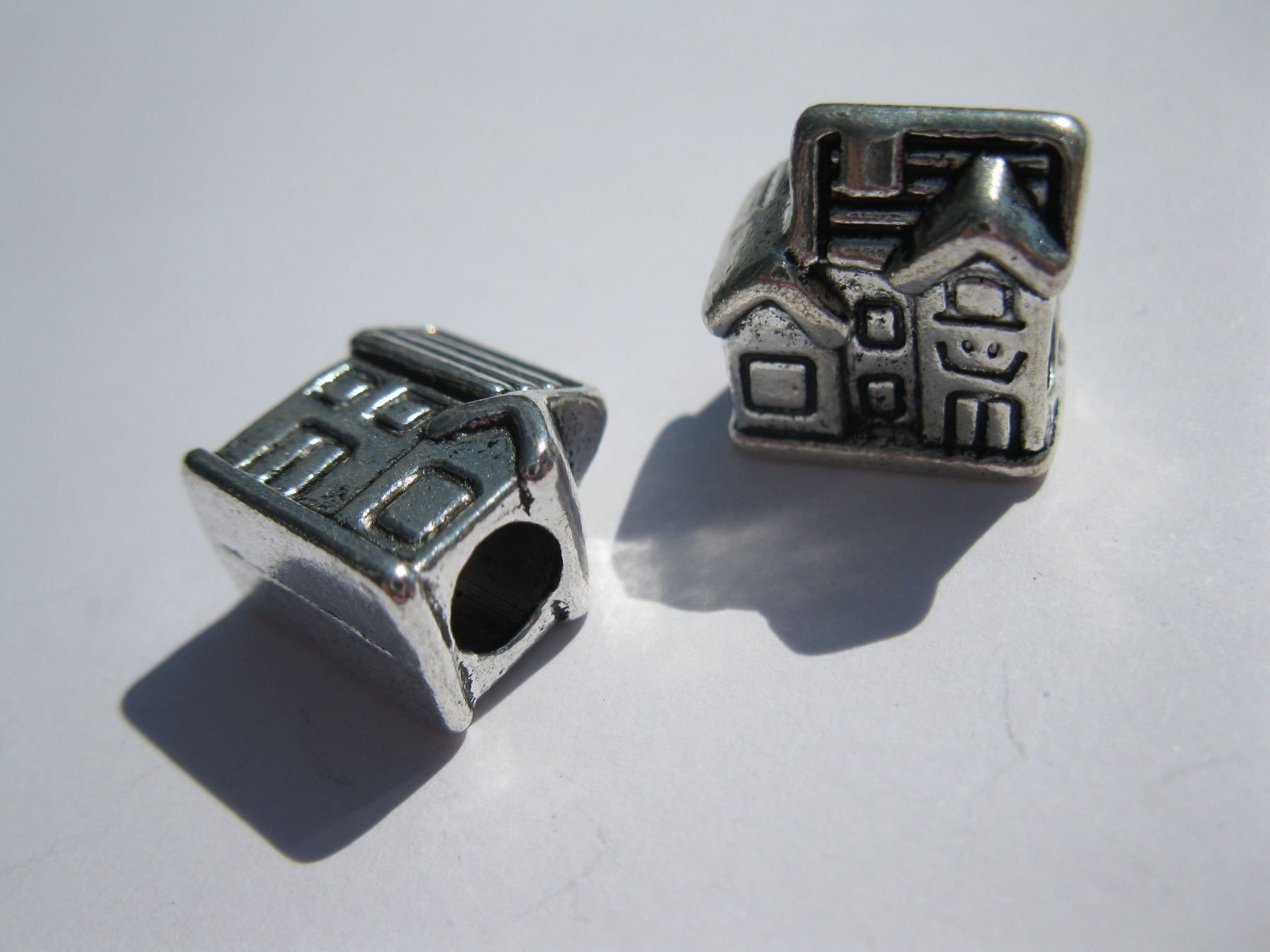 Perle (finte): 2 Metallperlen, Beads, Grosslochperlen Haus – Nuovo e nell'imballaggio originale da St. Margarethen TG venduto da LuanaKa 1