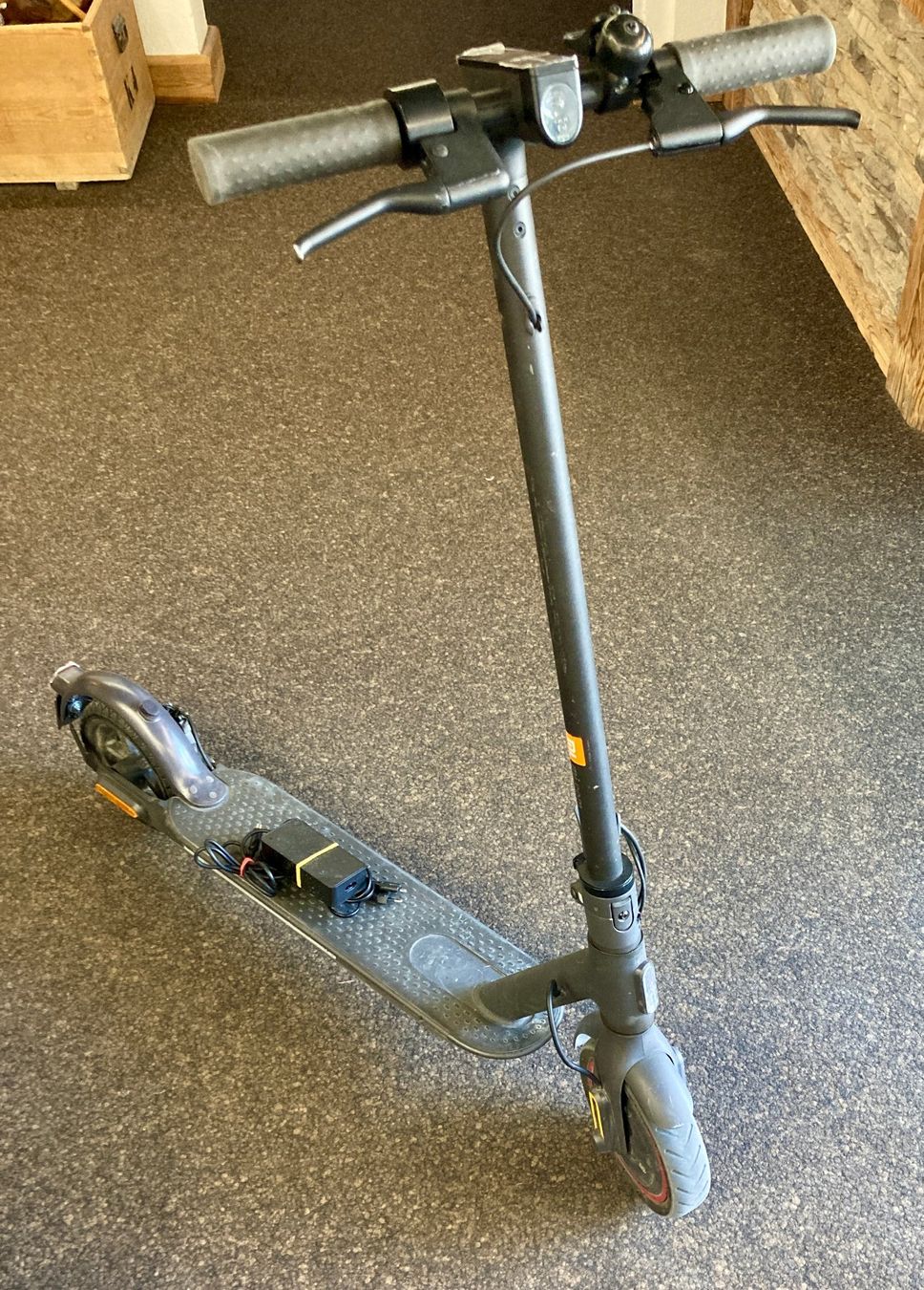 Xiaomi Kickboard: Xiaomi Mi Scooter Pro2 E-Scooter – Gebraucht aus Saas-Grund von GarageSaleToday