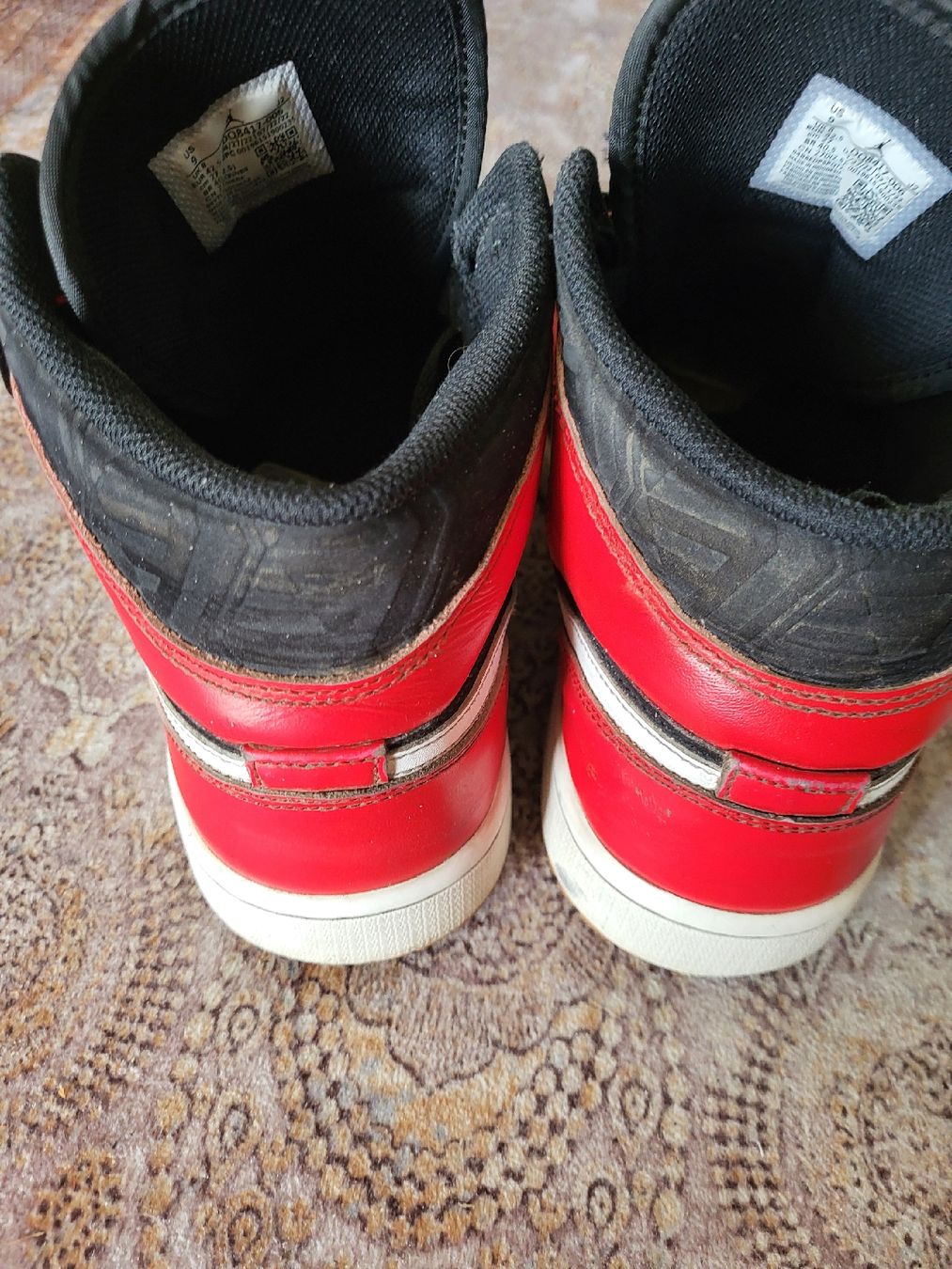 Jordan Herrenschuhe: Jordan 1 Mid rot schwarz Grösse 42.5 – Gebraucht aus Richterswil von Ybri 3