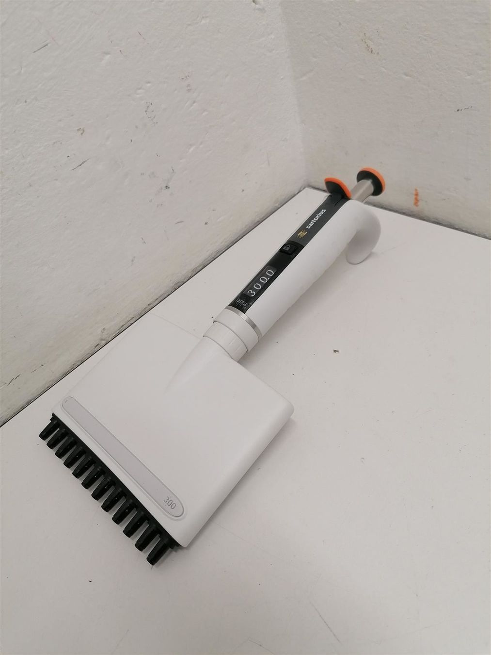 Accessori da laboratorio: Sartorius Tecta 12 Chanel - 30-300uL – Usato da Niederdorf venduto da LeptonAG_Labor 3