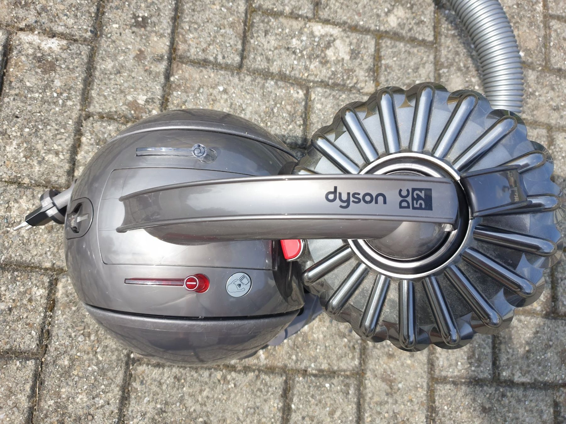 Dyson Staubsauger & Zubehör: Dyson DC52 Staubsauger mit Zubehör, guter Zustand – Gebraucht aus Riedtwil von Karius_baktus 2