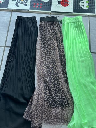 Drei Plissee Roecke Set schwarz Animal Neon gr. 36
