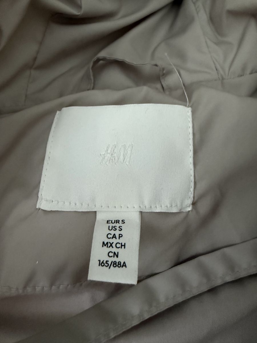 Gilets: Beige H&M Steppweste mit Kapuze – D'occasion à Rorschach par Tara234 3