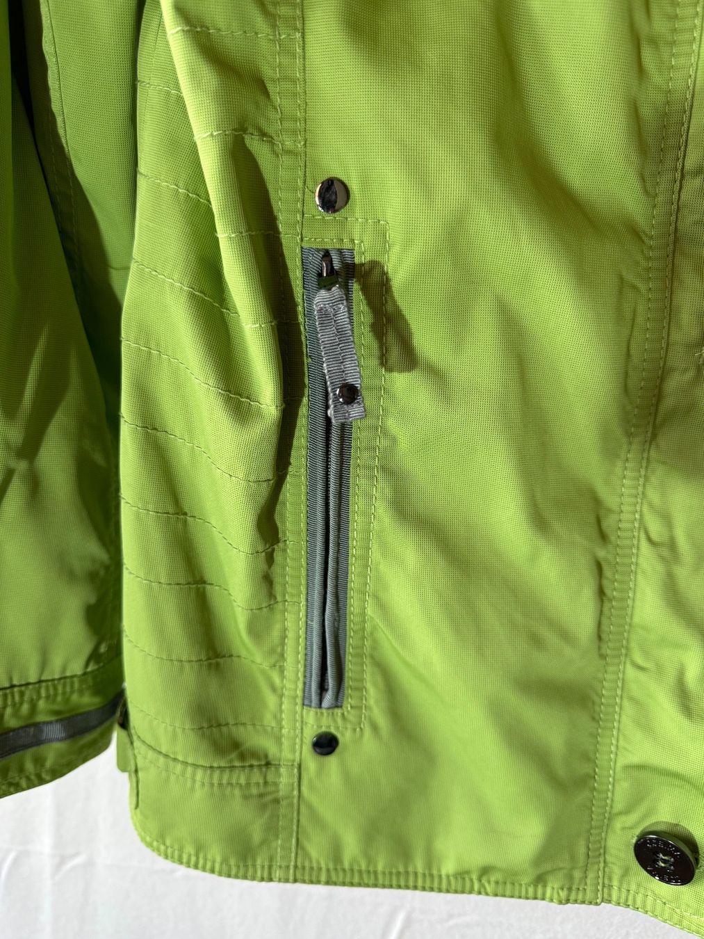 Giacche: Schöne grüne Damen-Jacke Gr 40 – Usato da Grosswangen venduto da second_hand_dress 1